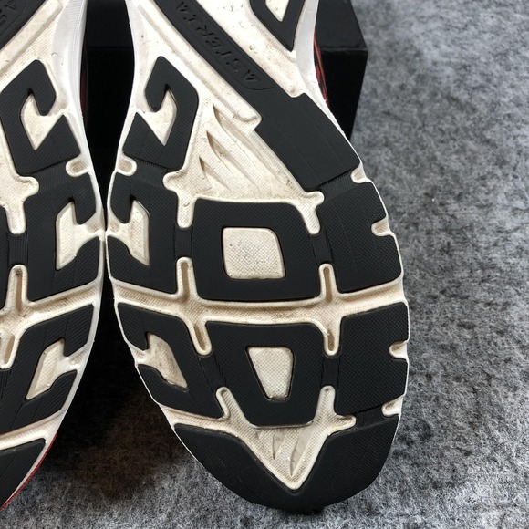 Athletic_Shoes